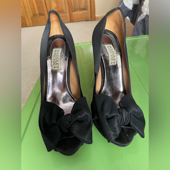 Badgley Mischka Shoes - Badgley Mischka Black Bow Peep Toe Heels